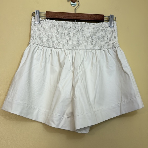 TCEC | Palmer Cream White Wide Smocked Waist Faux Leather Flare Shorts Small - Picture 12 of 12